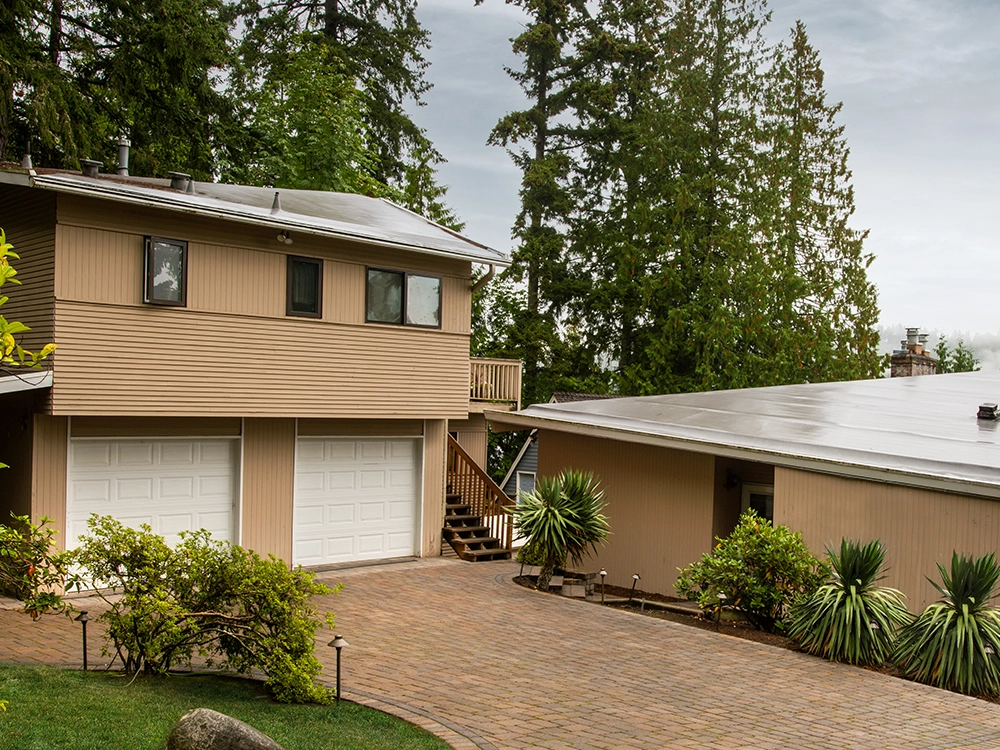 Paved Washington driveway. 