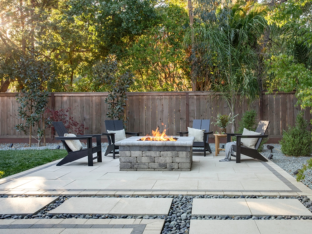 Backyard fire pit with paving stone patio