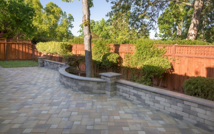 Sacramento paver patio with paver wall