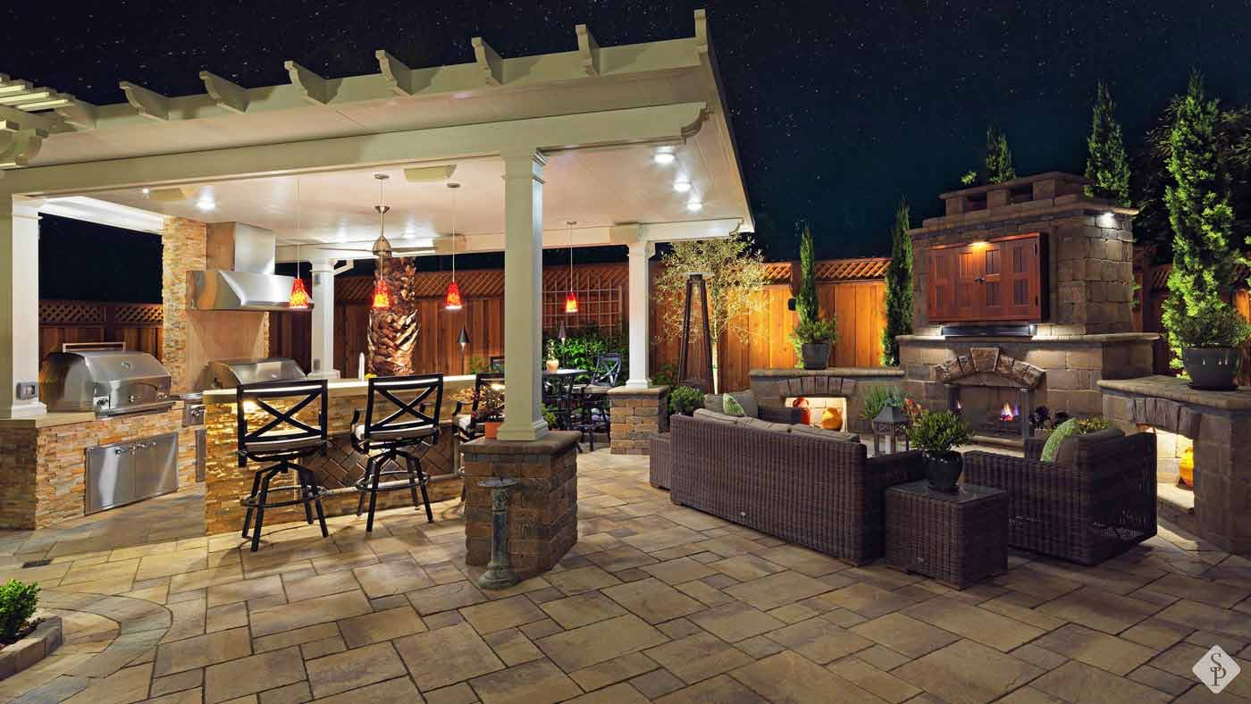 outdoor kitchen, pergola, pavers