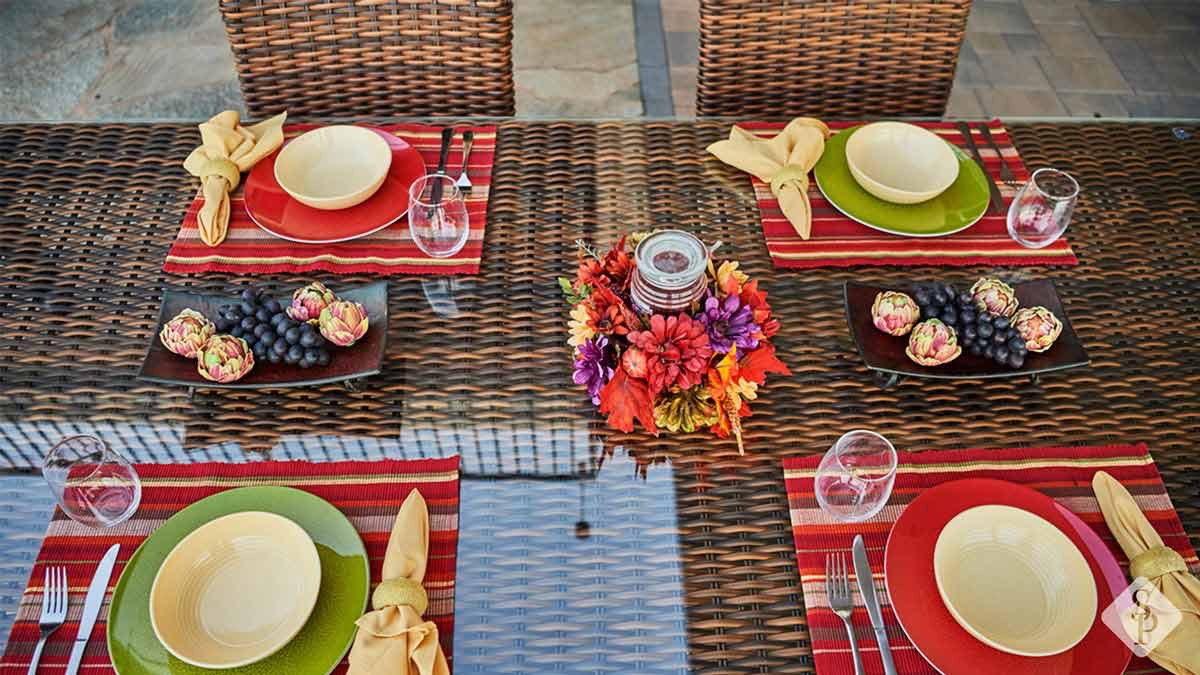 outdoor thanksgiving table