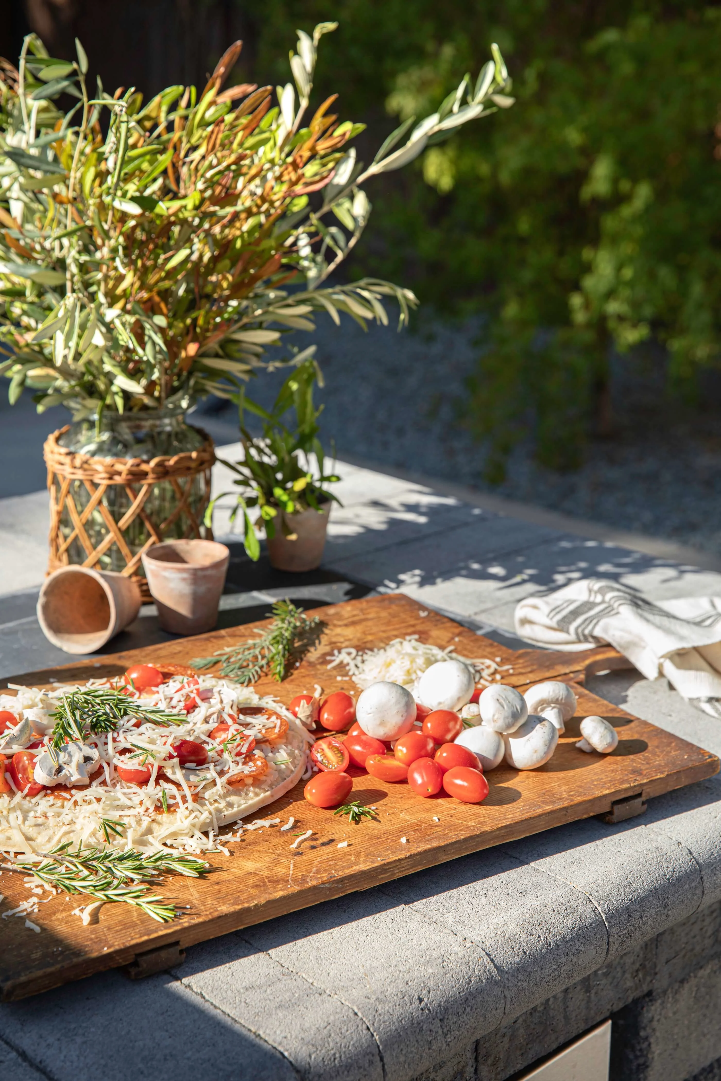 Outdoor pizza with fresh mozzarella and basil