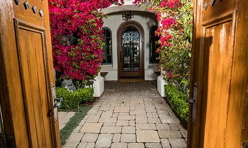 2025 Outdoor Living Color Trends: Fresh Palettes for Spring