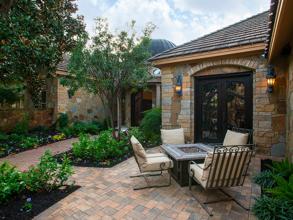 Backyard paver patio with fire pit in Texas. 