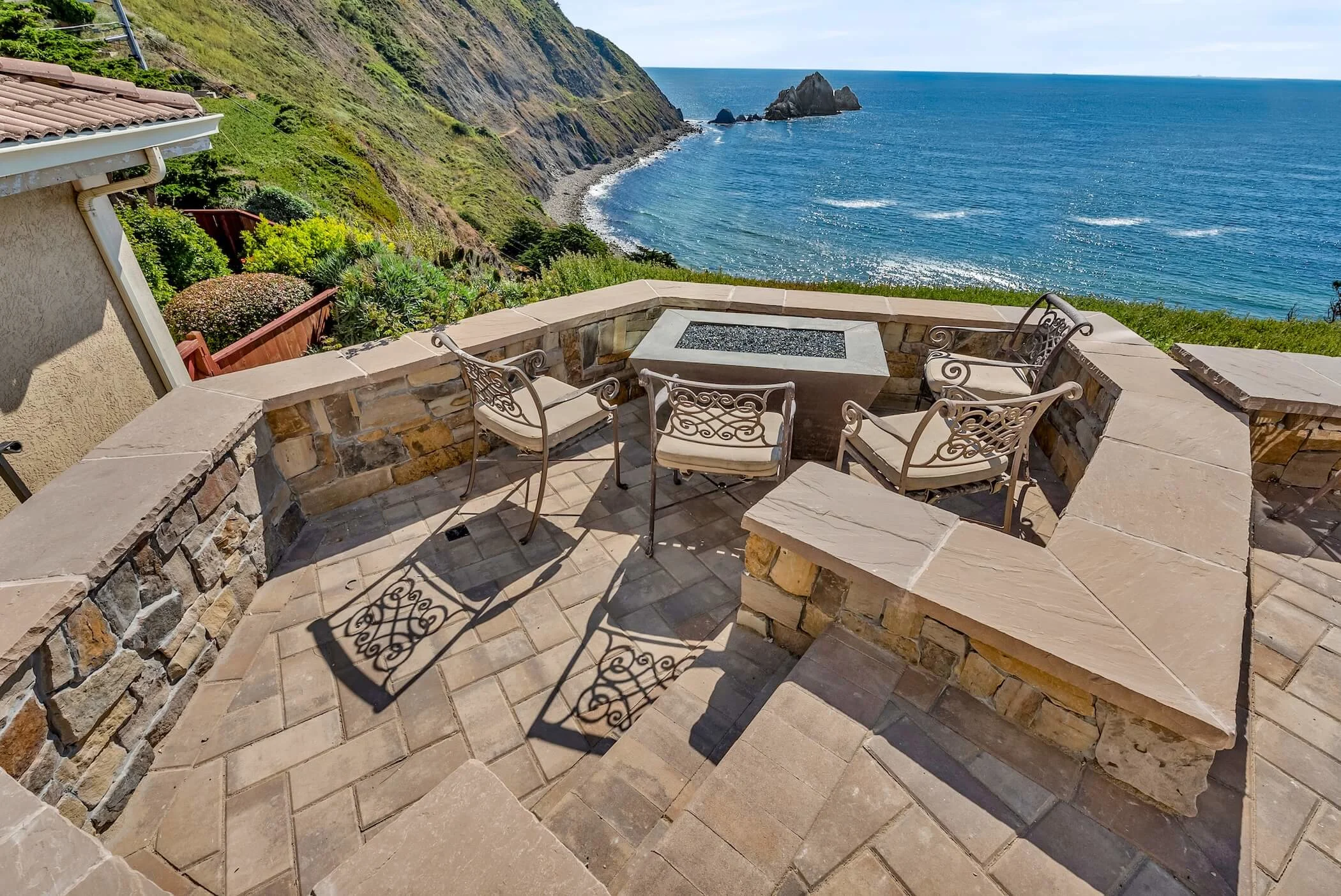 Coastal California Fire Pit on Paving Stone Patio 