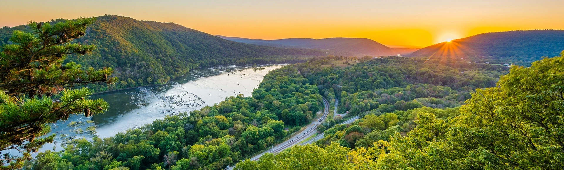 Beautiful image of the Virginia countryside at sunrise