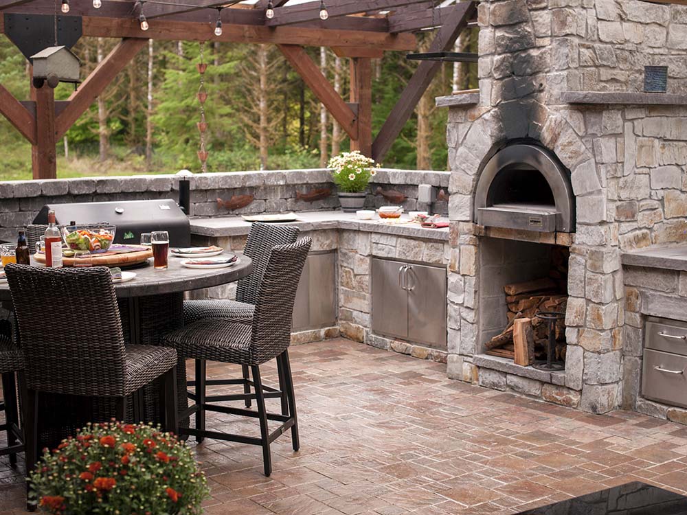 Outdoor patio with kitchen and wood fire pizza oven
