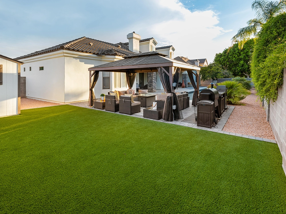 Side artificial lawn in Arizona. 