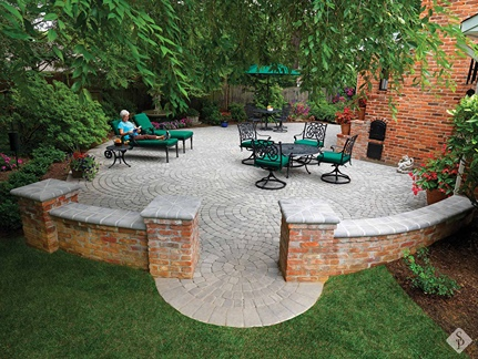 paver patio with walls