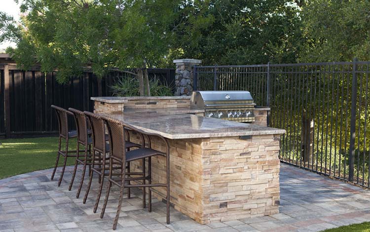 Outdoor grill outlet bar