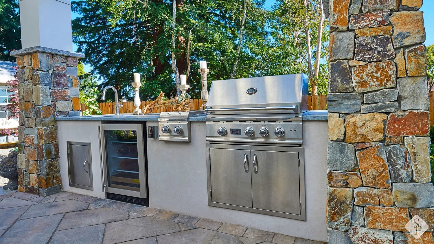 outdoor kitchen