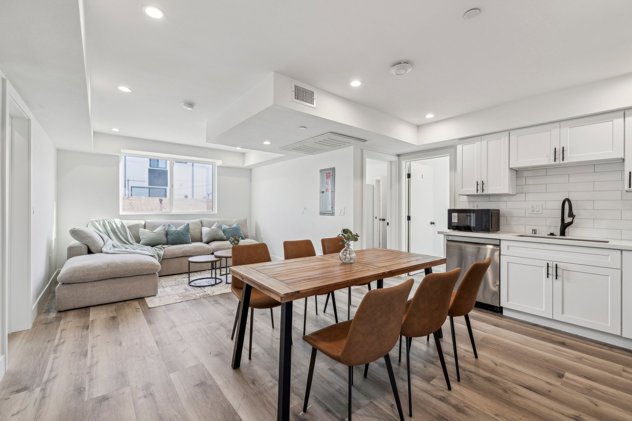 1348 W 35th Pl