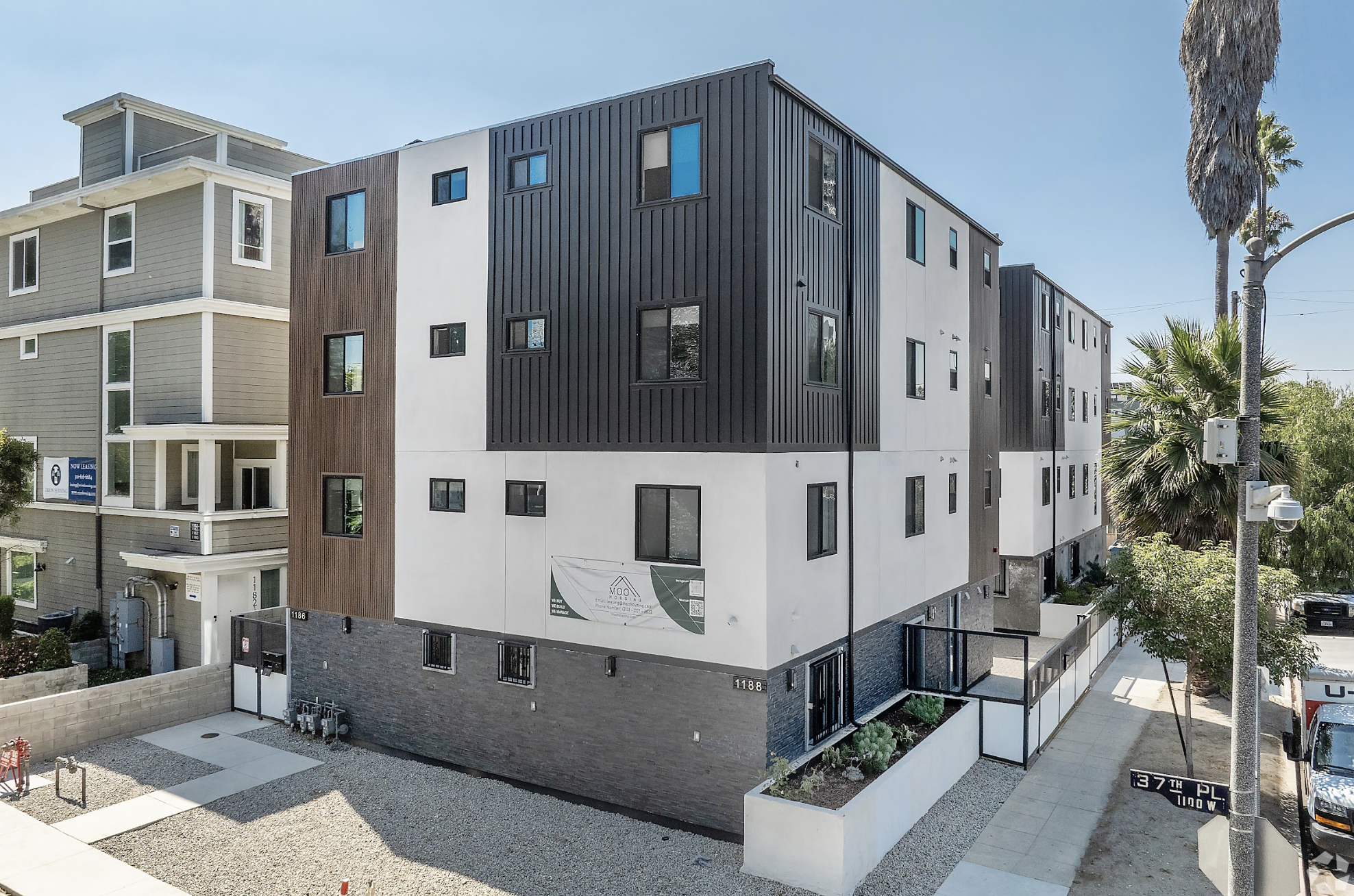 1186 W 37th Pl