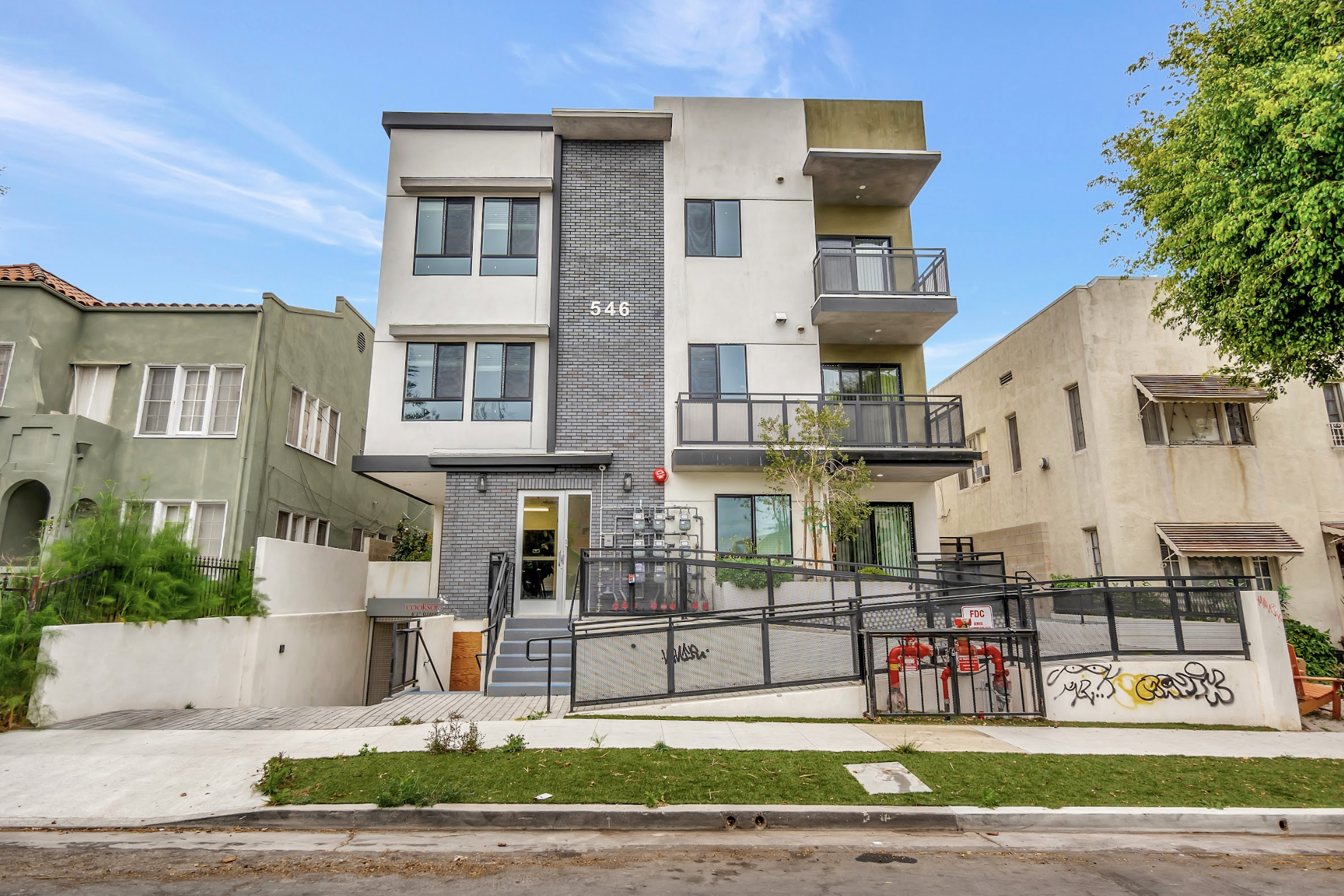 546 N Harvard Blvd