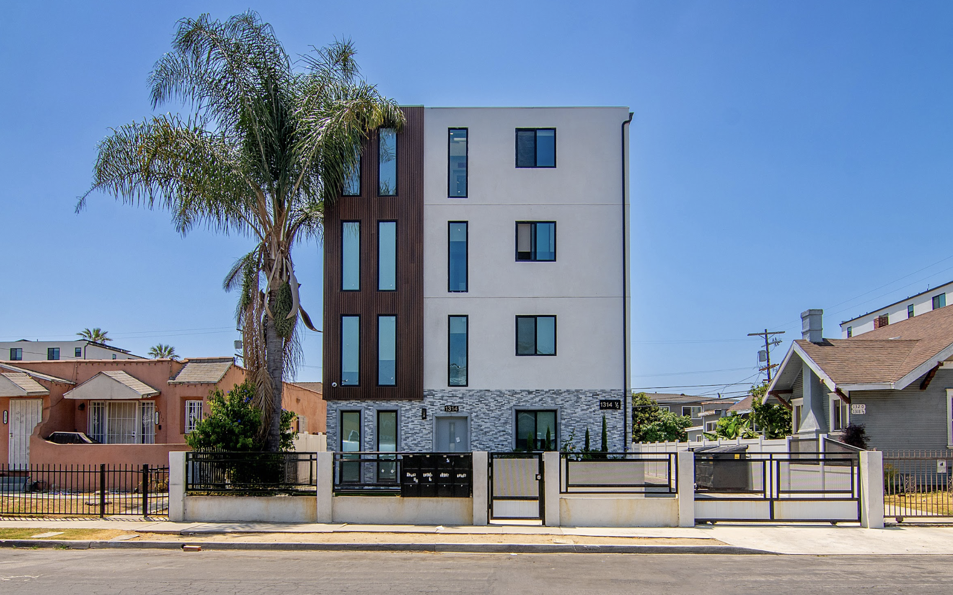 1314 W 35th Pl