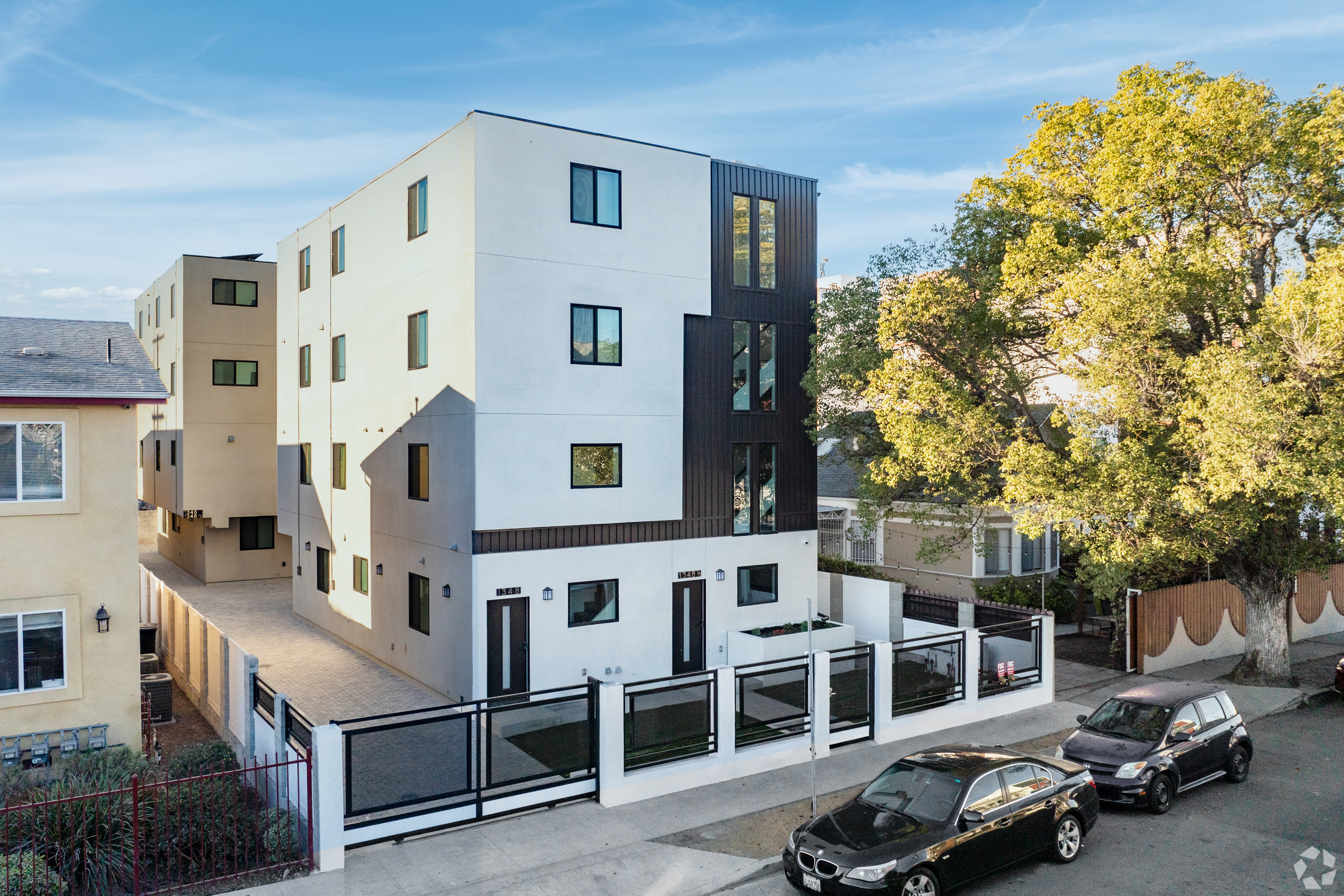1348 W 35th St