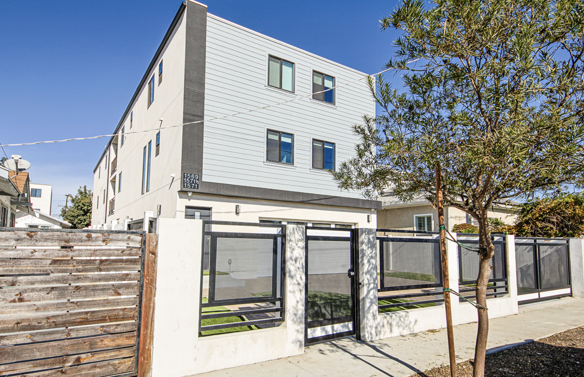 1495 W 36th Pl