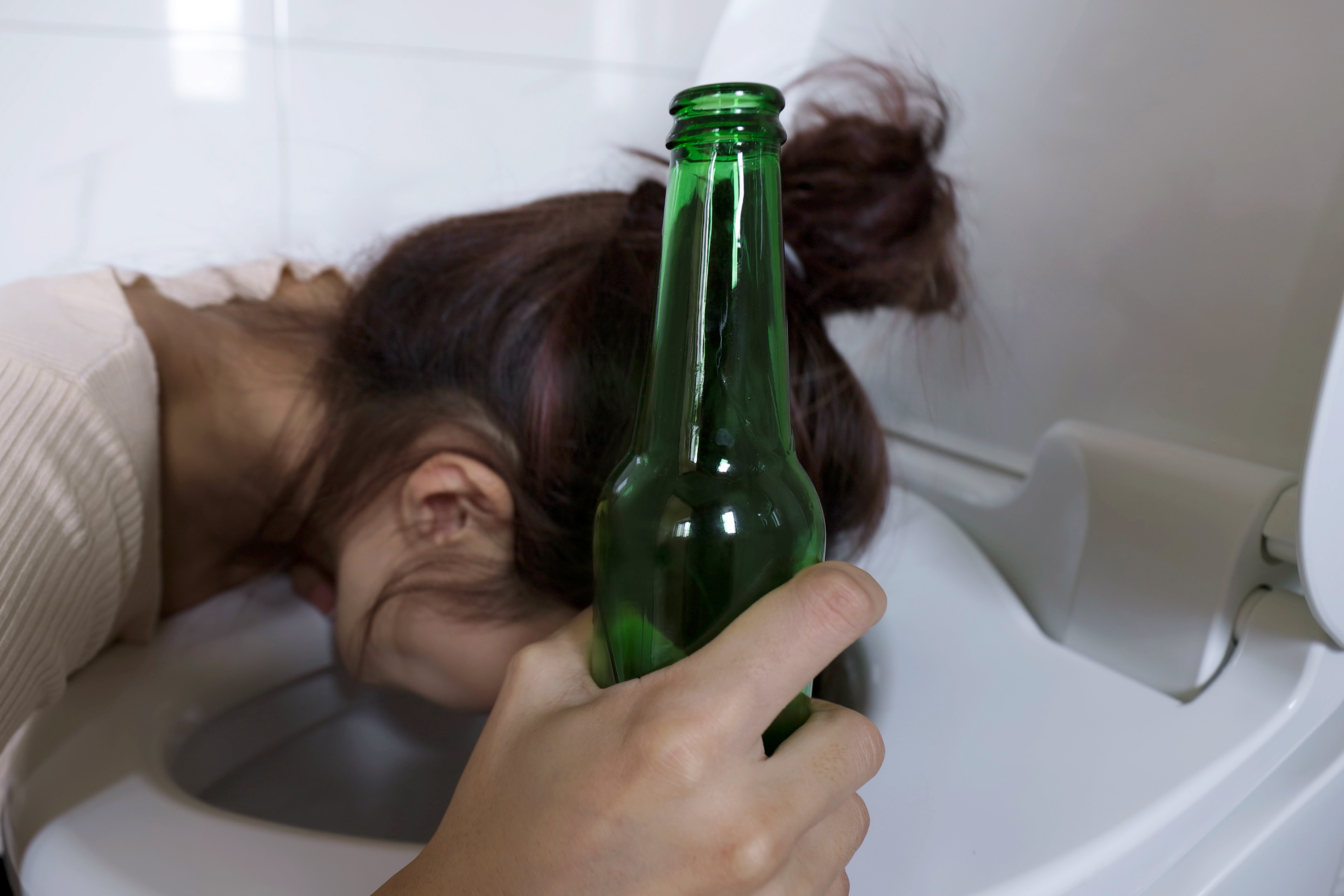 3000px x 2000px - Binge Drinking vs. Alcoholism: Know When You're Drinking Too Much