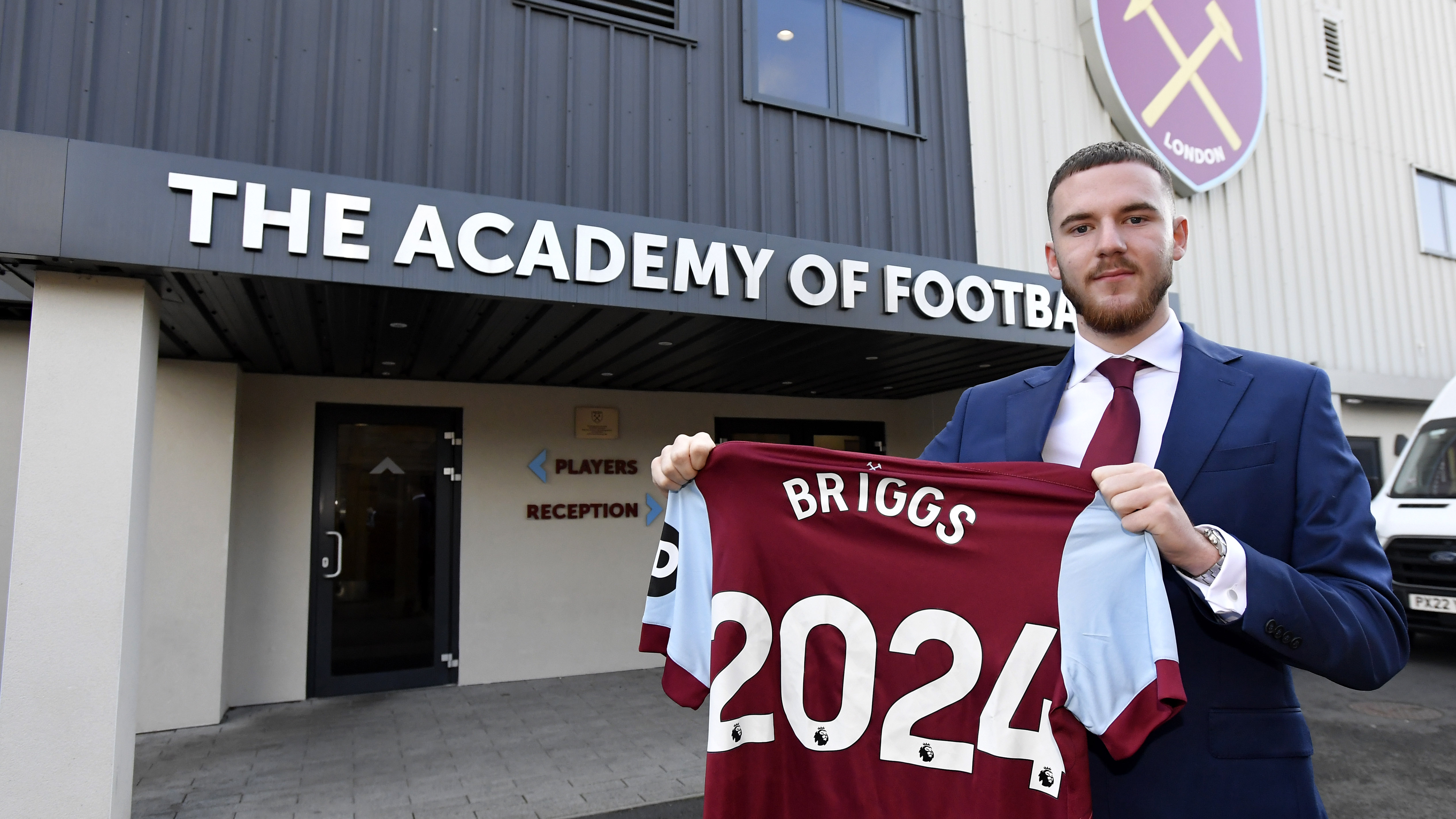 Josh Briggs signs first professional contract - West Ham United FC