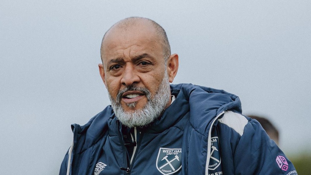 Nuno Espírito Santo during training