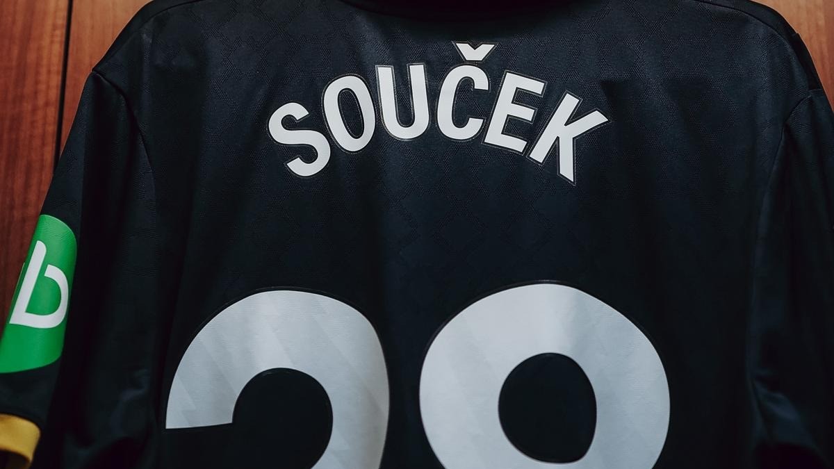 West Ham Stick with Unchanged XI for Fourth Straight Game at Brentford — image 1