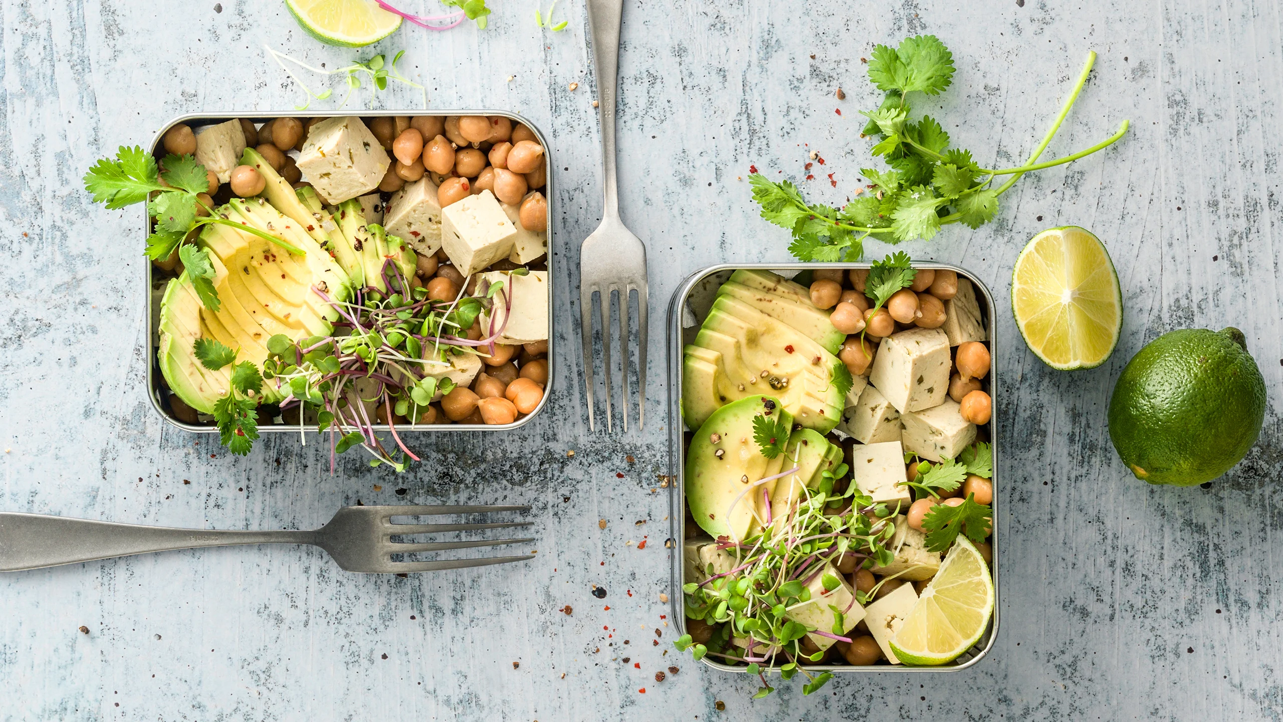 Avocado-Kichererbsen-Salat mit Tofu