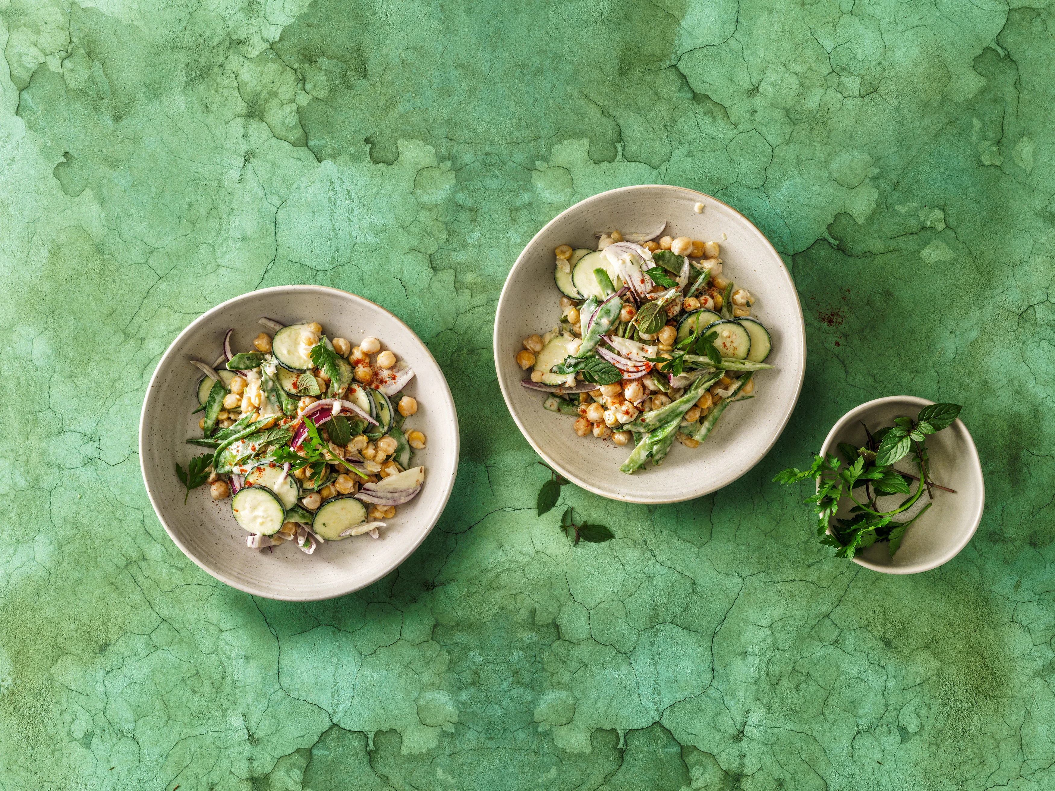 Kichererbsensalat mit Koghurt und Sesampaste