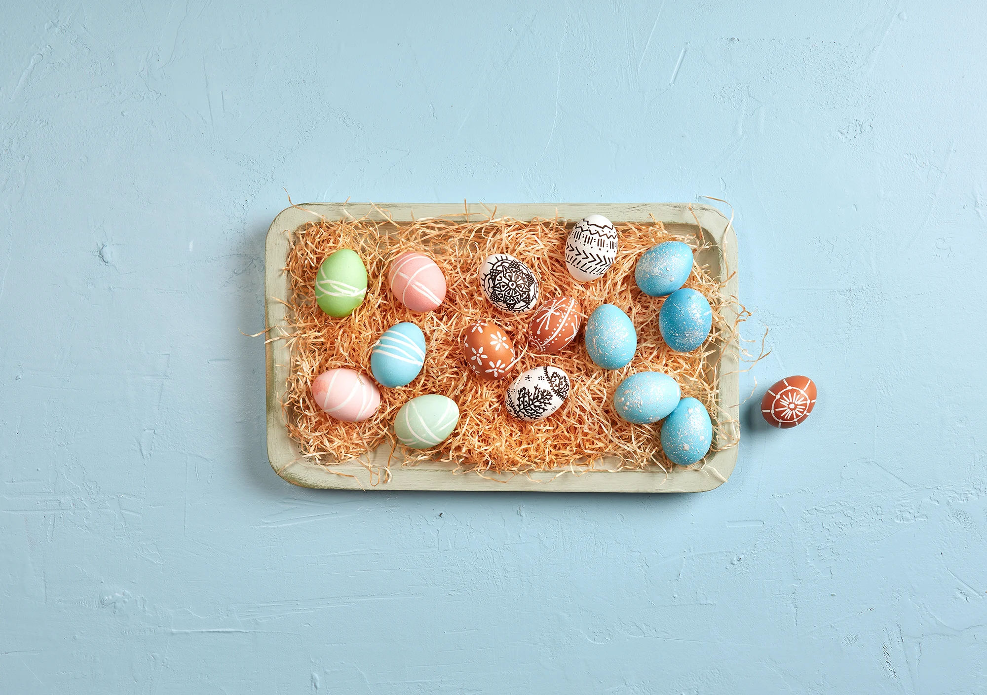 Tingere le uova di Pasqua
