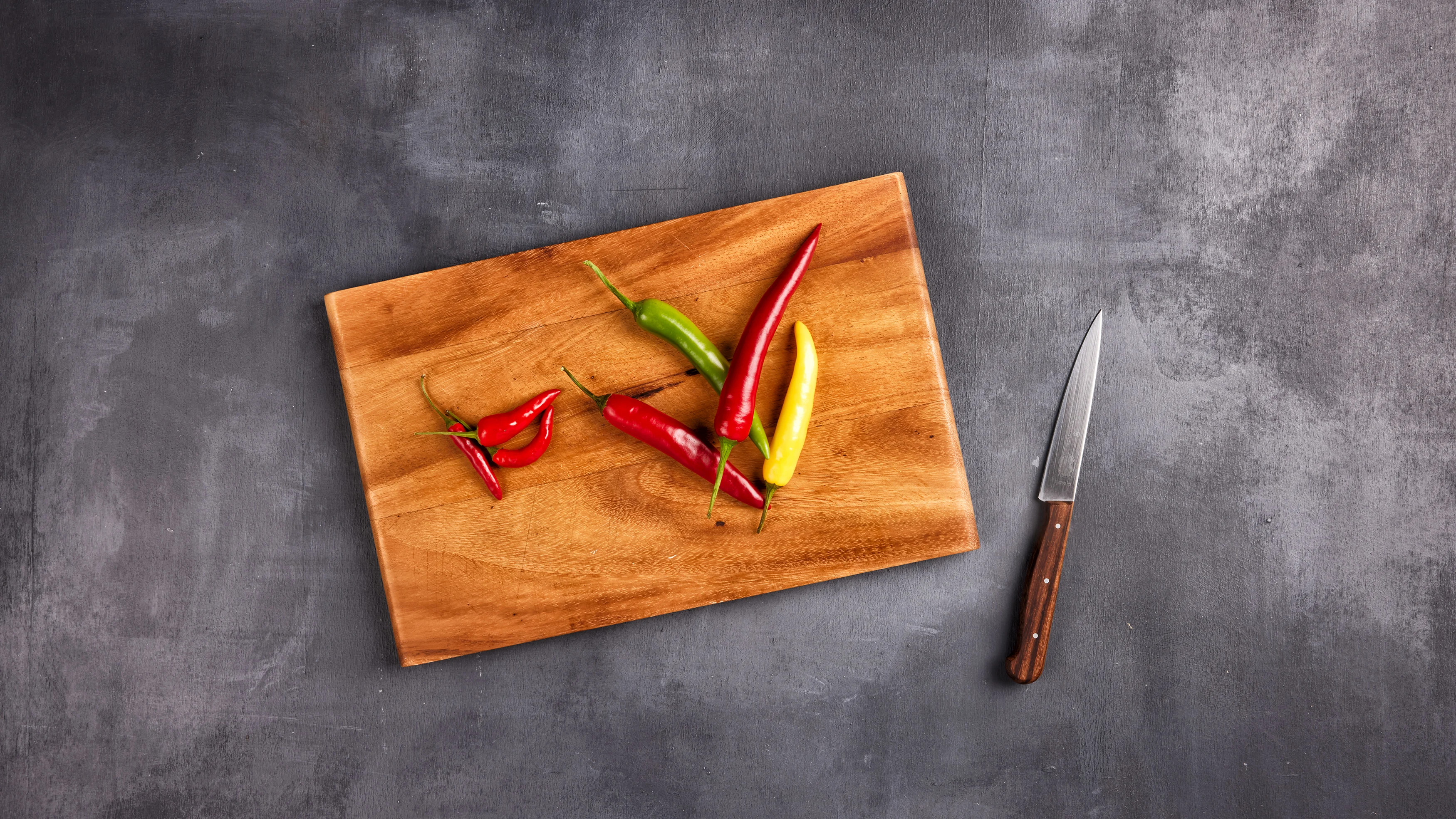 Togliere i semi a un peperoncino