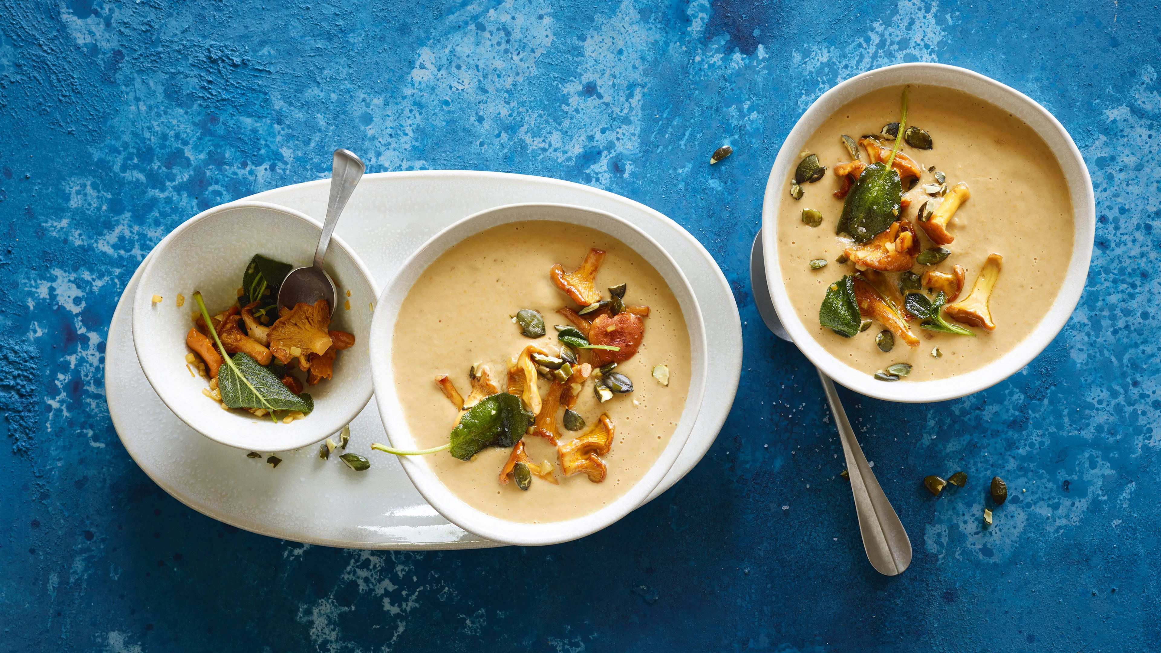Eierschwämmli-Suppe mit Topping