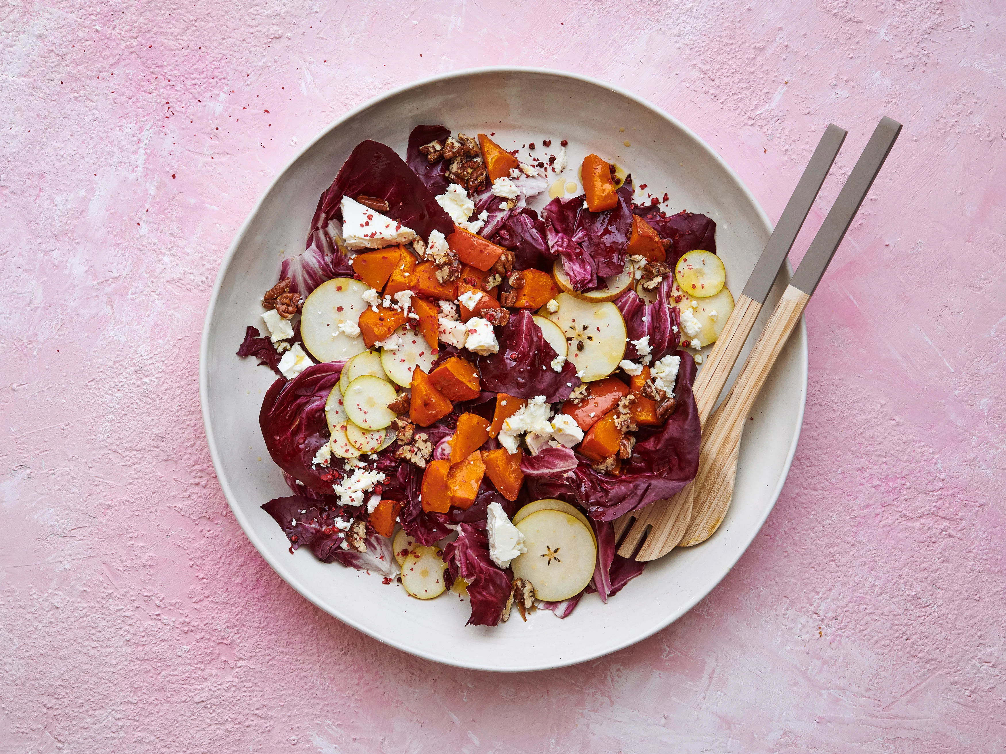 Birnen-Chicorée-Salat mit geröstetem Kürbis