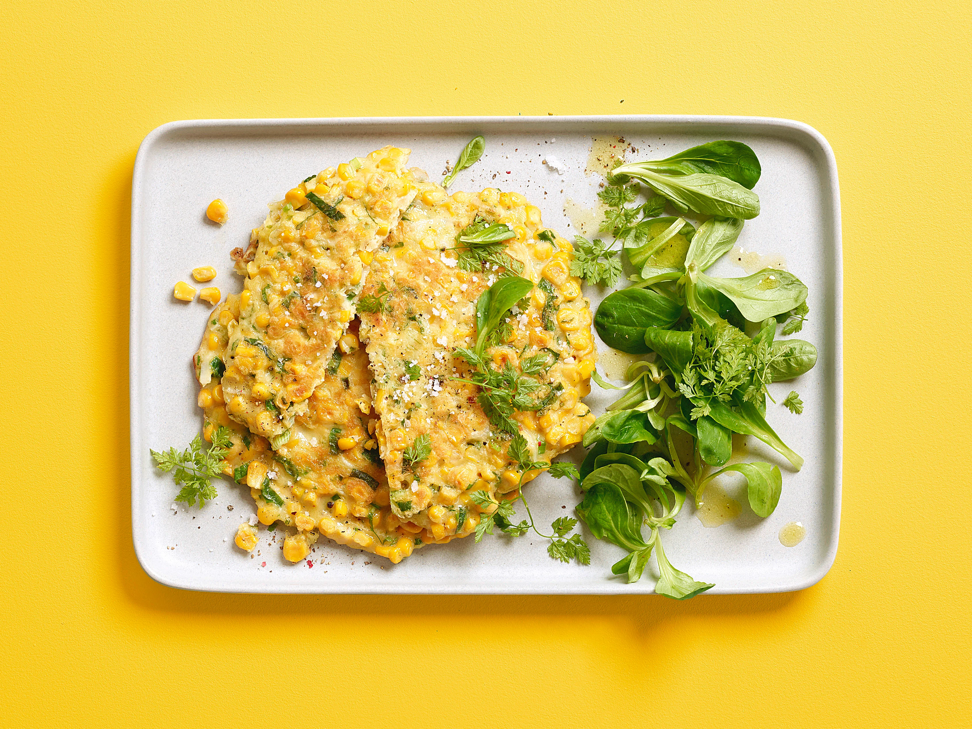 Mais-Pancake mit Salat