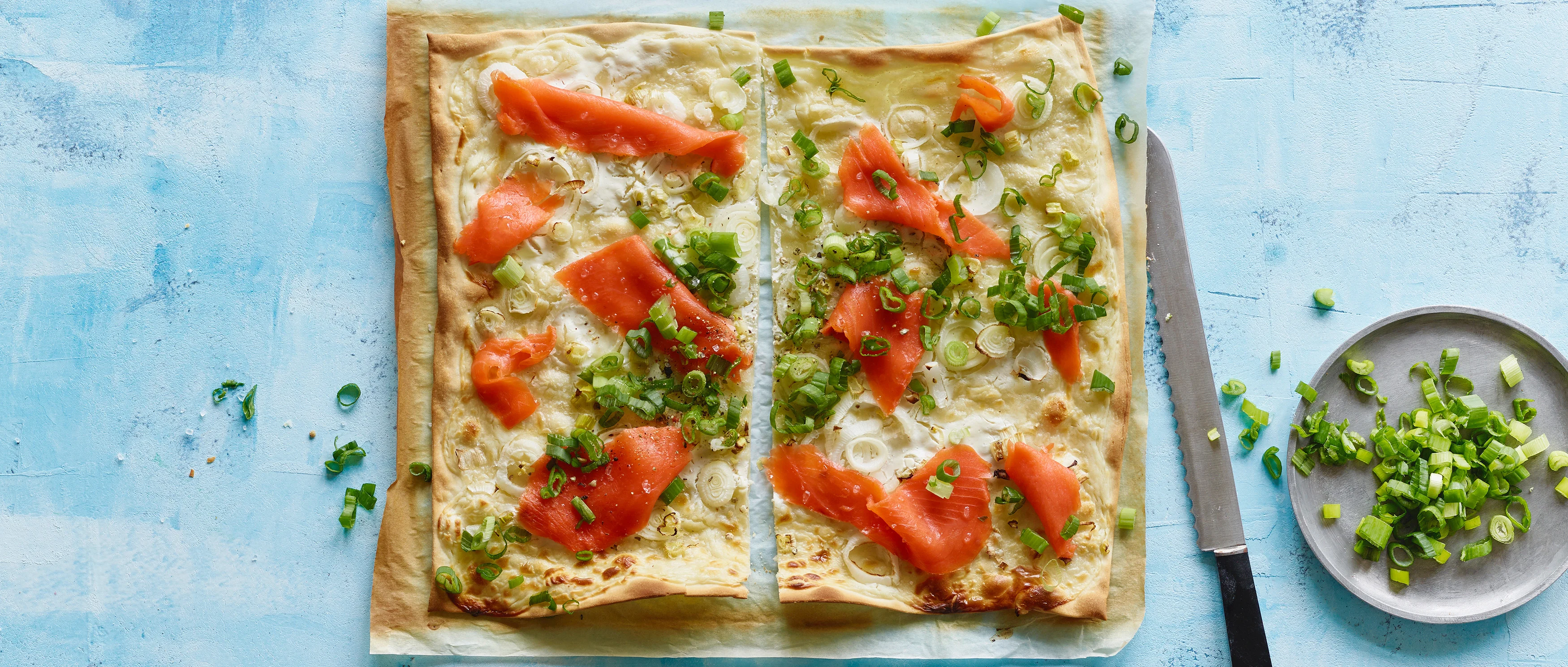Flammkuchen mit geräuchertem Lachs