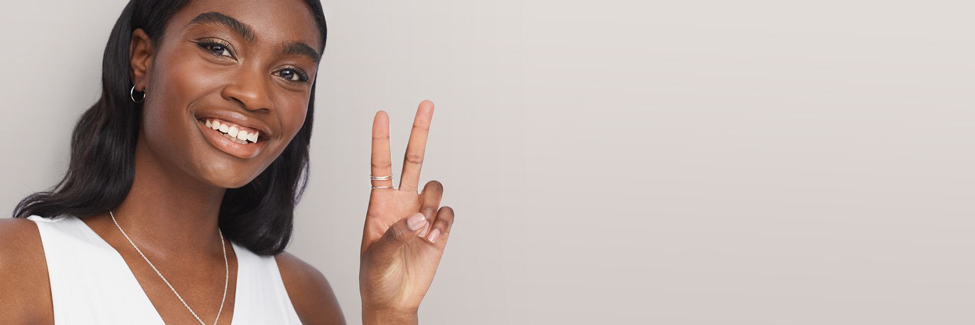 How does pollution impact my skin? We explain skincare in an urban environment