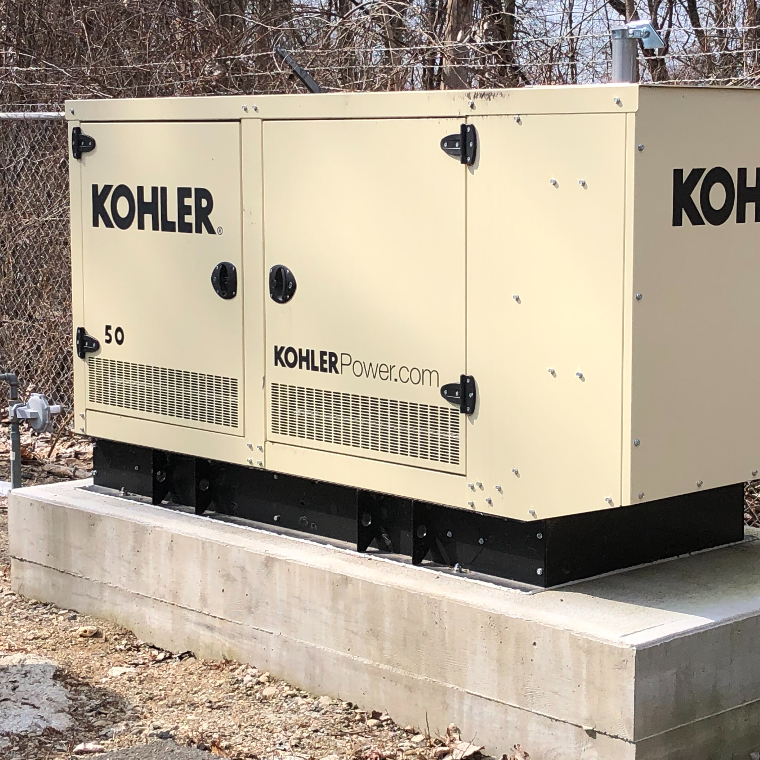 Gas generator by a fence