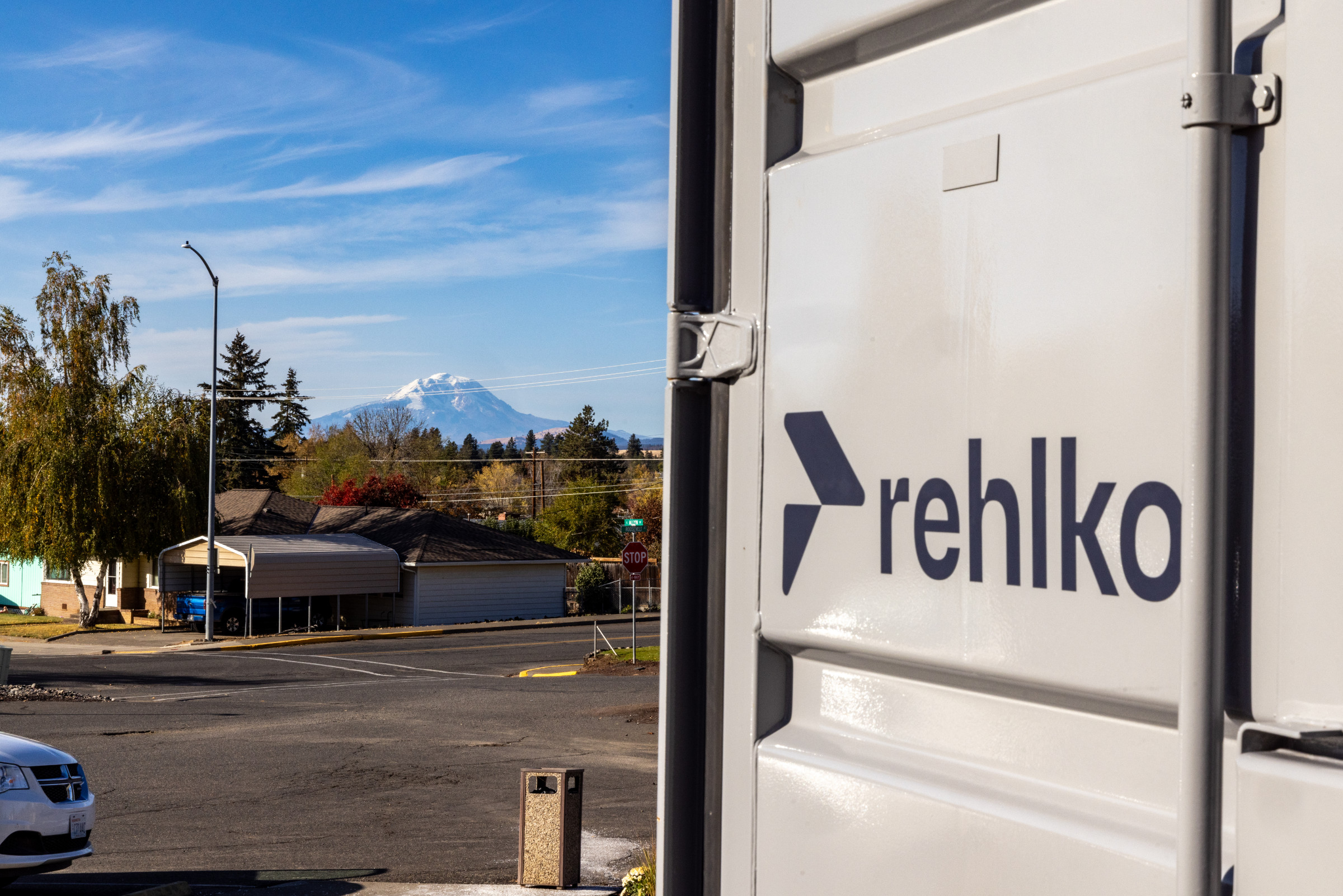 Filename: 902A7525
Klickitat Valley Health
Hydrogen Fuel Cell Systems
Close up image of a hydrogen fuel cell system with the Rehlko logo