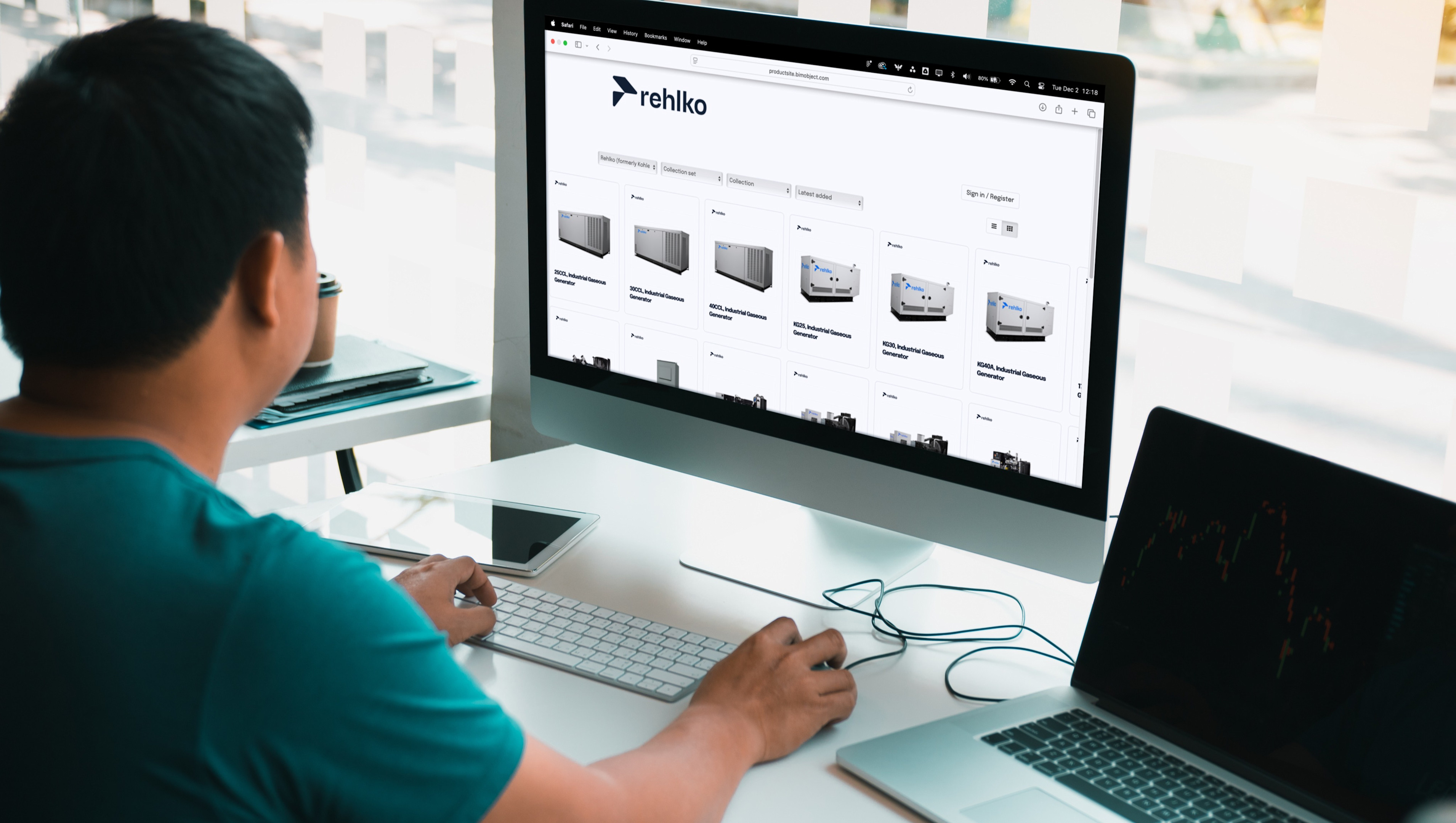 Person accessing the BIM Object library website.