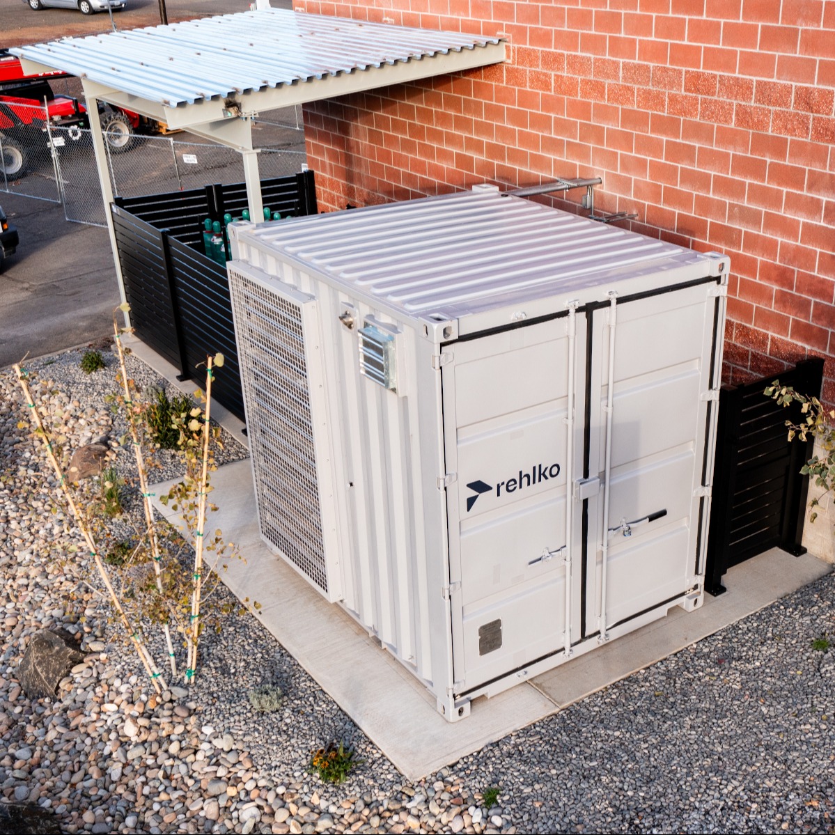 Rehlko Fuel Cell System adjacent to a brick building.