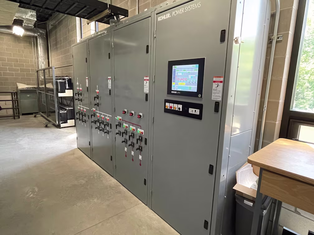 PD-Series switchgear control panel with HMI screen