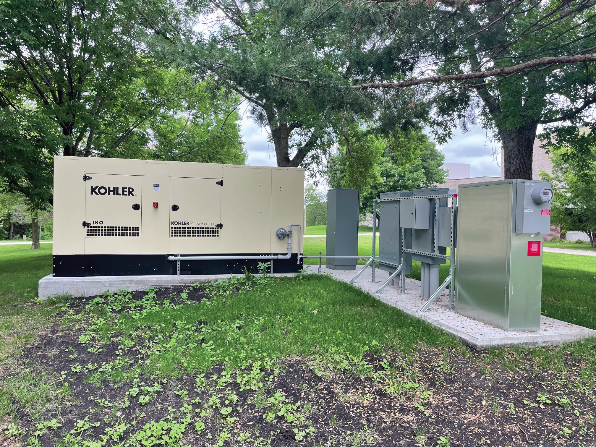 Rehlko generator set and KCS-DMTA-0400S and KCS-DMTA-0200S transfer switches at North Iowa Community College
