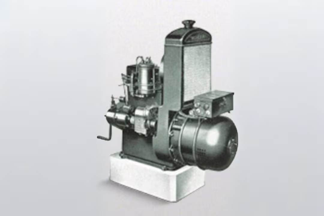 Image in color of a white background with a silver engine in the center.