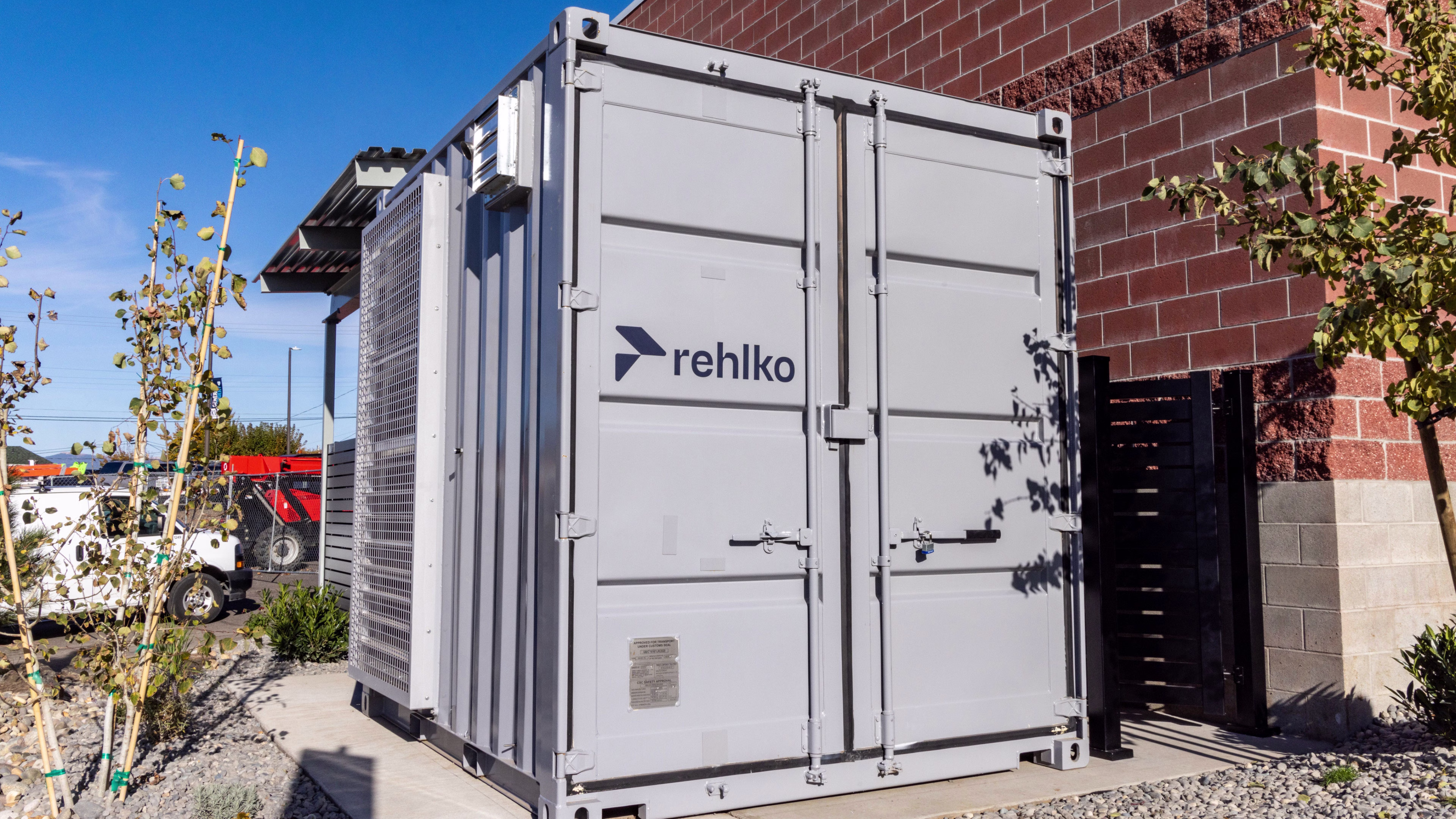 Rehlko enclosure beside a brick wall for the KVH Toyota project.