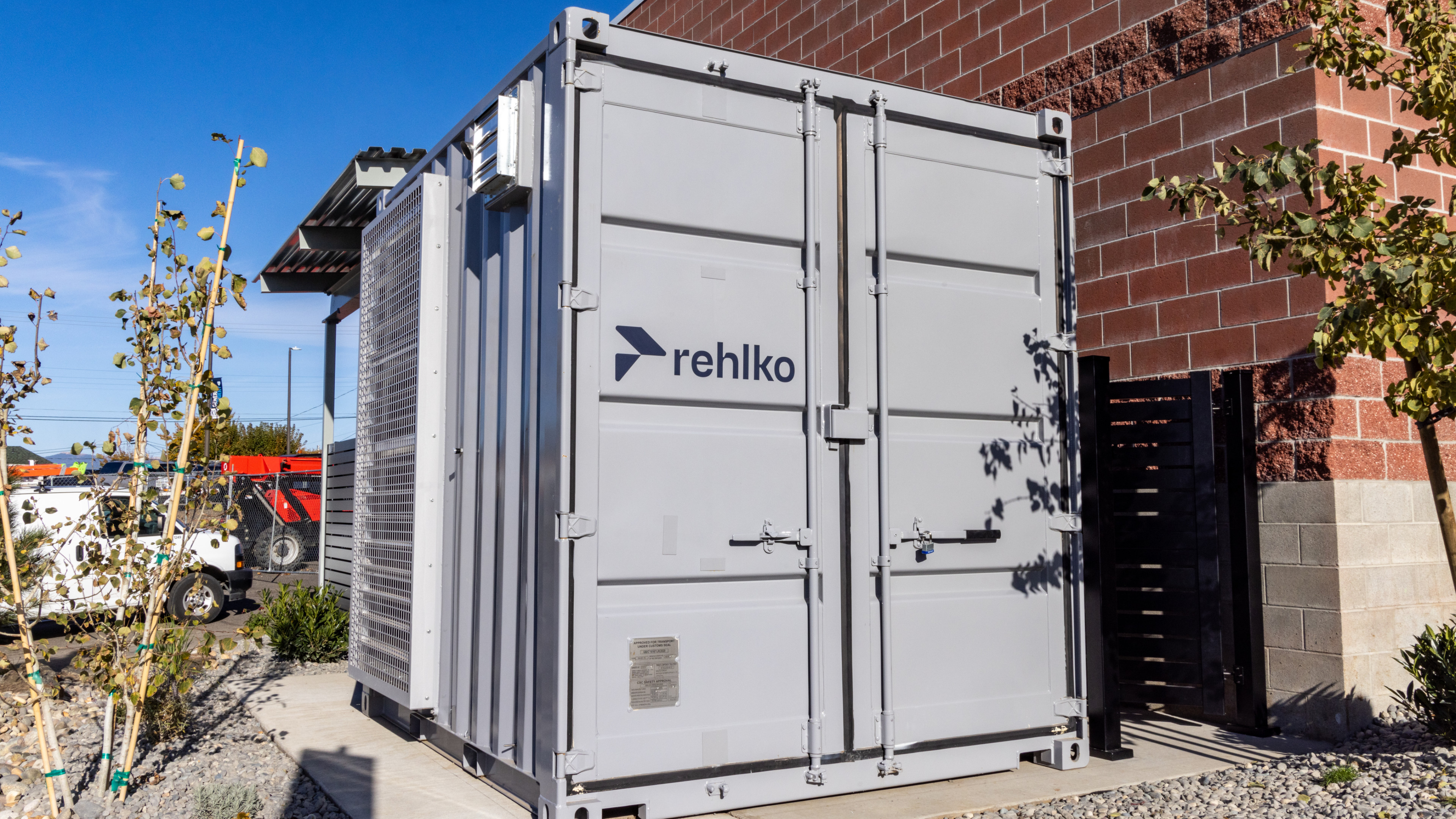 Rehlko enclosure beside a brick wall for the KVH Toyota project.