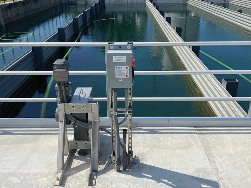 Power Systems - Case Study G18-424 - Central Arkansas Water - Sedimentation basin at Ozark Point with sludge collection electric motor - 4 x 3