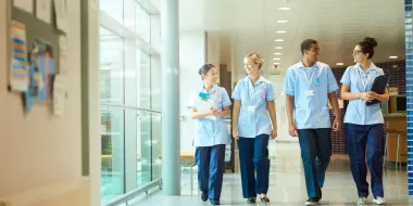 medical-staff-walking-together