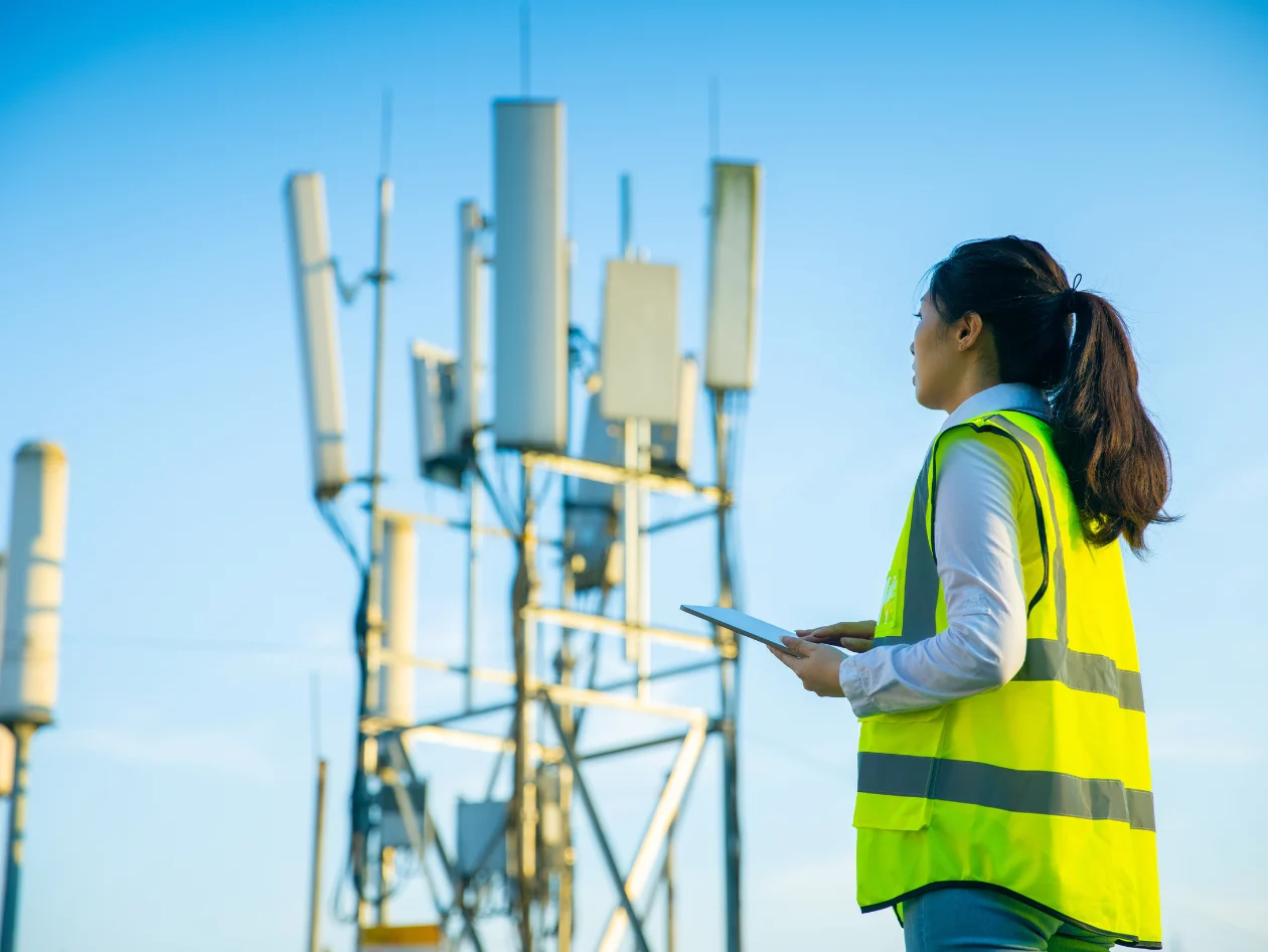 Woman in engineering field with ipad 