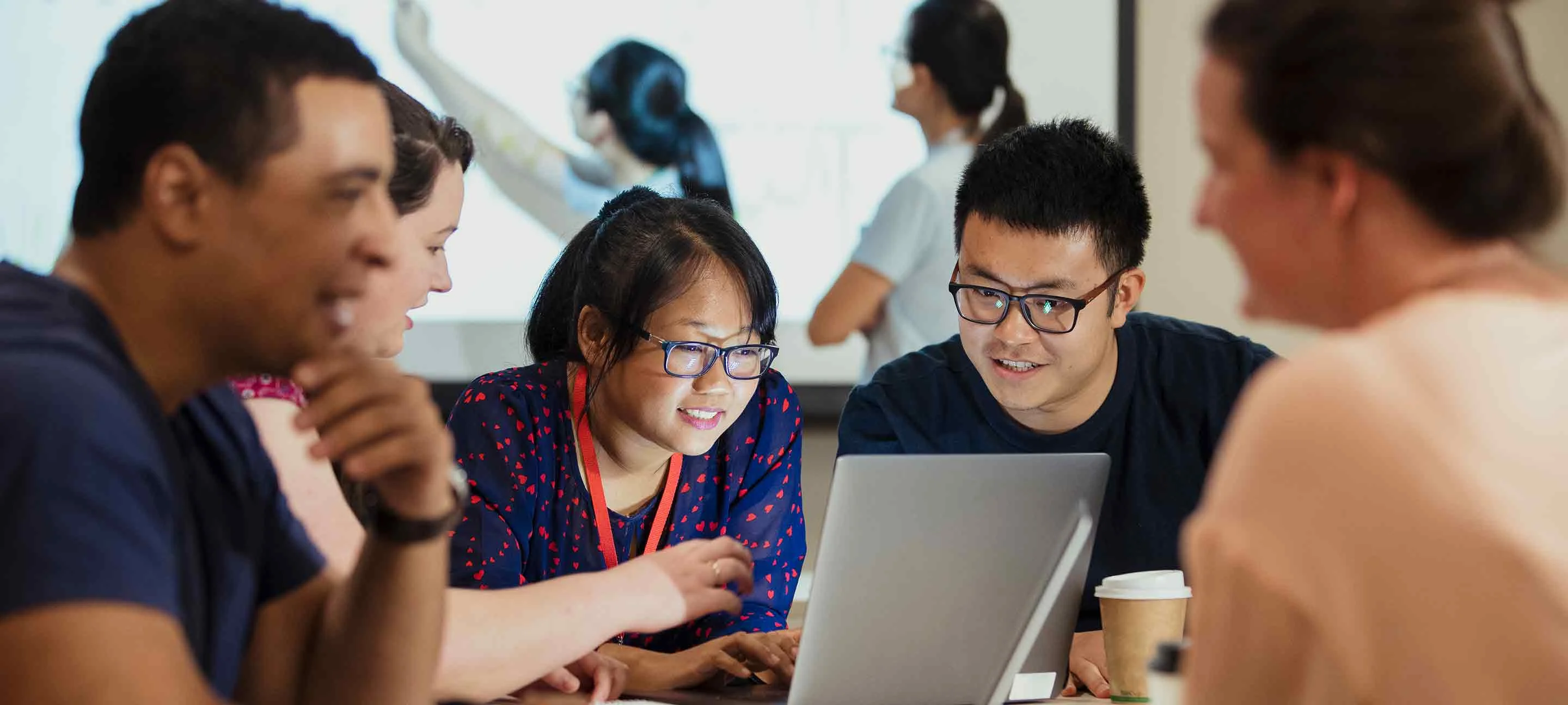 Asian-researchers-collaborating
