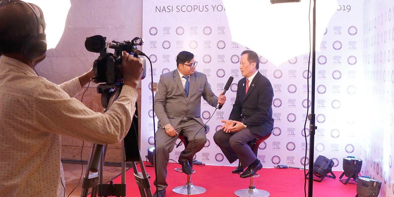 Vishal Gupta interviews Elsevier Chairman YS Chi at the NASI Scopus Young Scientist Awards in India, hosted by Elsevier and the National Academy of Sciences in India. 