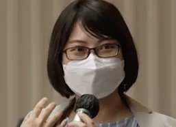 Closeup of speaker wearing mask at the Japan Confidence in Research Roundtable