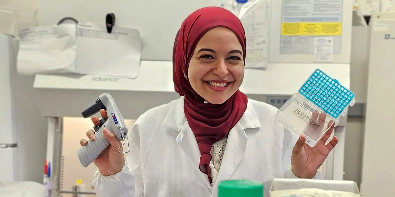 Dr Engie El Sawaf，a Pharmacology Lecturer Assistant at Future University in Egypt，in her lab。